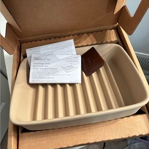 Pampered Chef small ridged baker BNIB